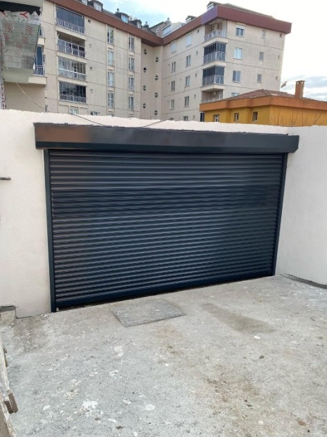 Site ve villa girişi geniş antrasit garaj kepengi